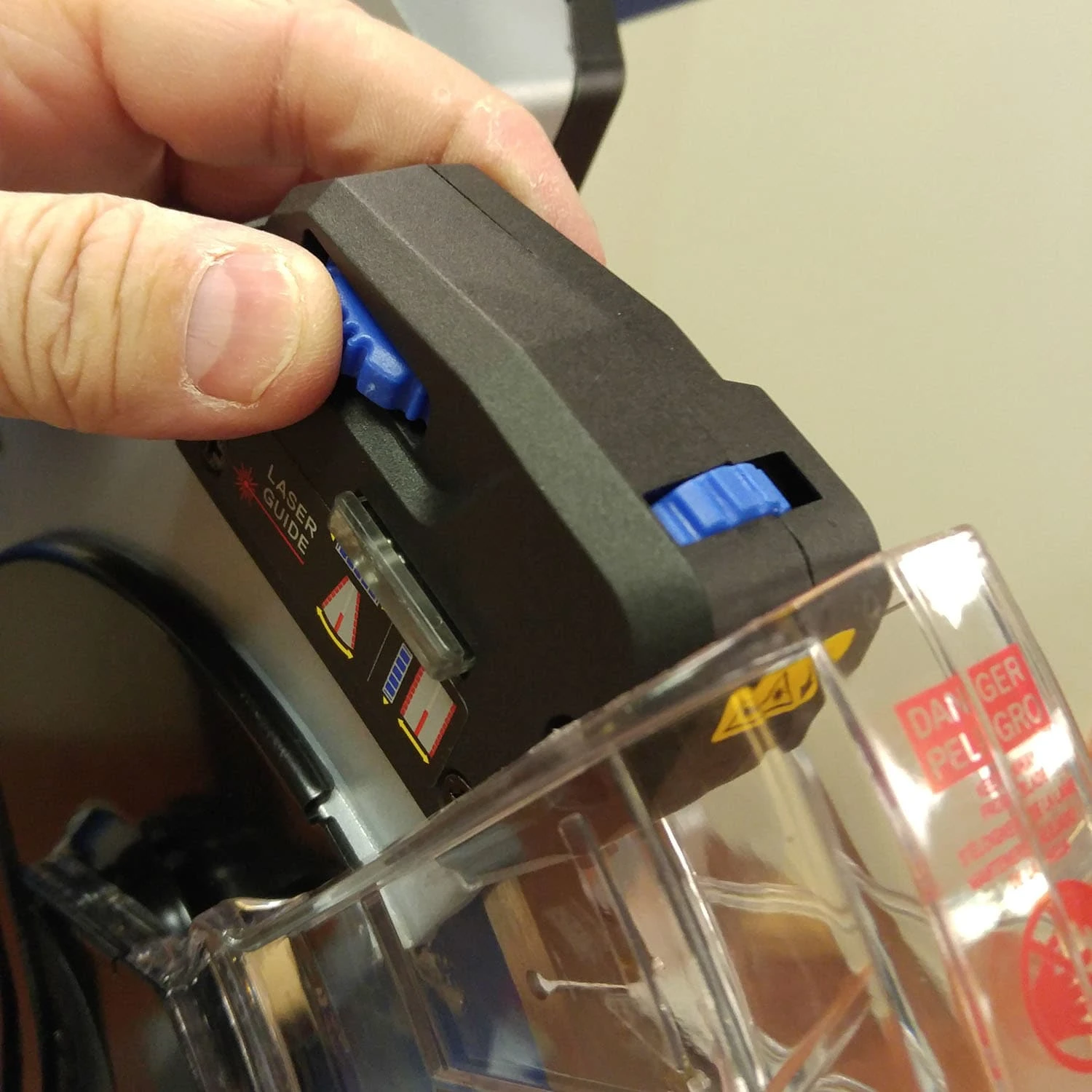 Kobalt Miter Saws 10-in 15 Amps Dual Bevel Sliding Compound Corded Miter Saw 7 Kobalt Miter Saws 10-in 15 Amps Dual Bevel Sliding Compound Corded Miter Saw - Image 7