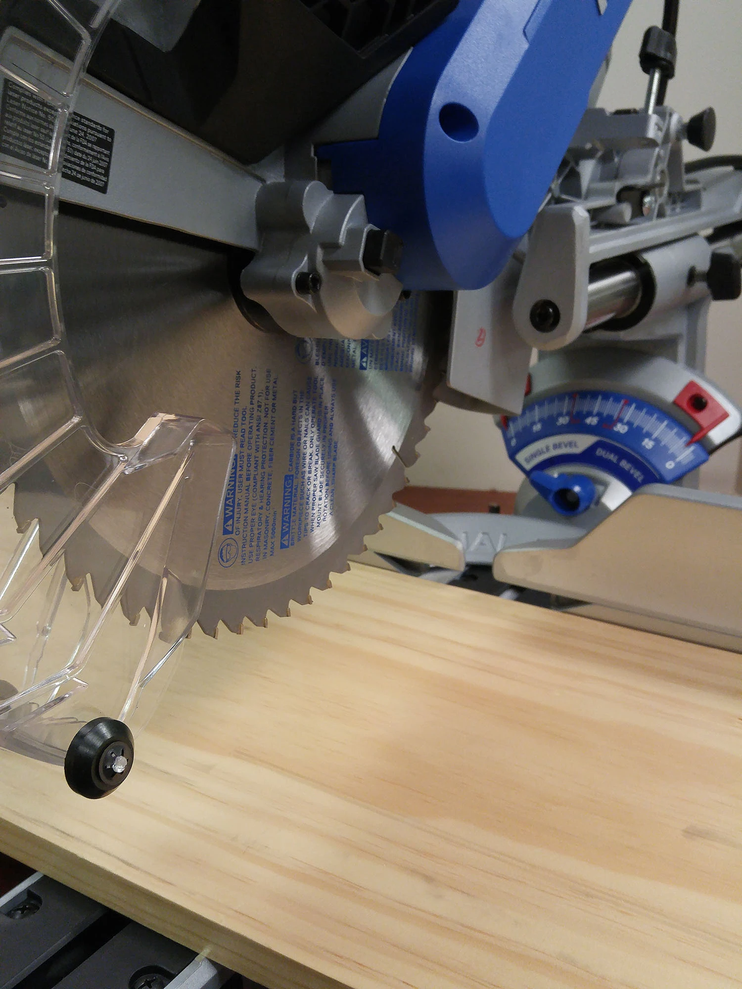 Kobalt Miter Saws 12-in 15 Amps Dual Bevel Sliding Compound Corded Miter Saw 3 Kobalt Miter Saws 12-in 15 Amps Dual Bevel Sliding Compound Corded Miter Saw - Image 3