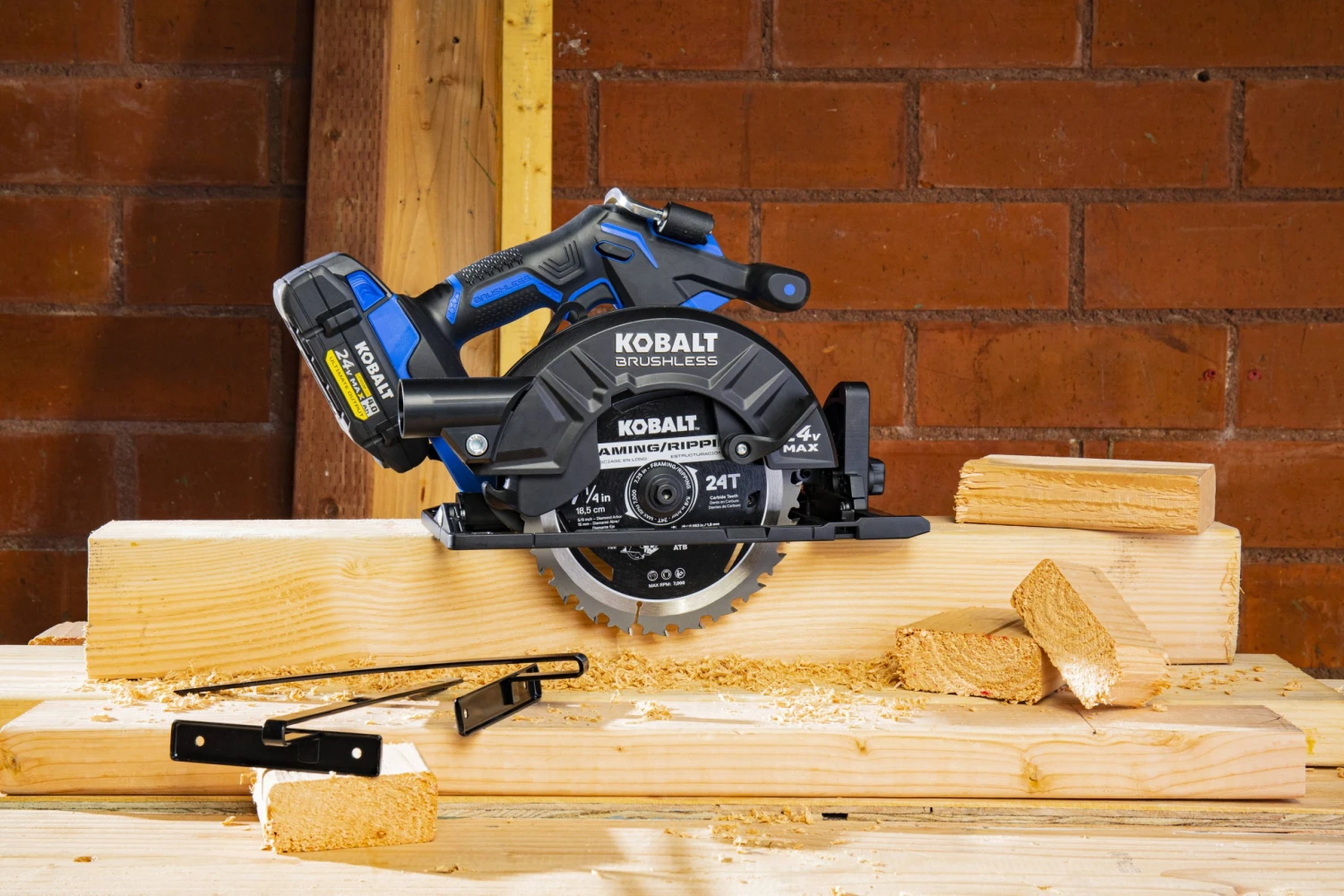 Kobalt Circular Saws 24-Volt XTR 7-1/4-in Brushless Cordless Circular Saw 4 Kobalt Circular Saws 24-Volt XTR 7-1/4-in Brushless Cordless Circular Saw - Image 4
