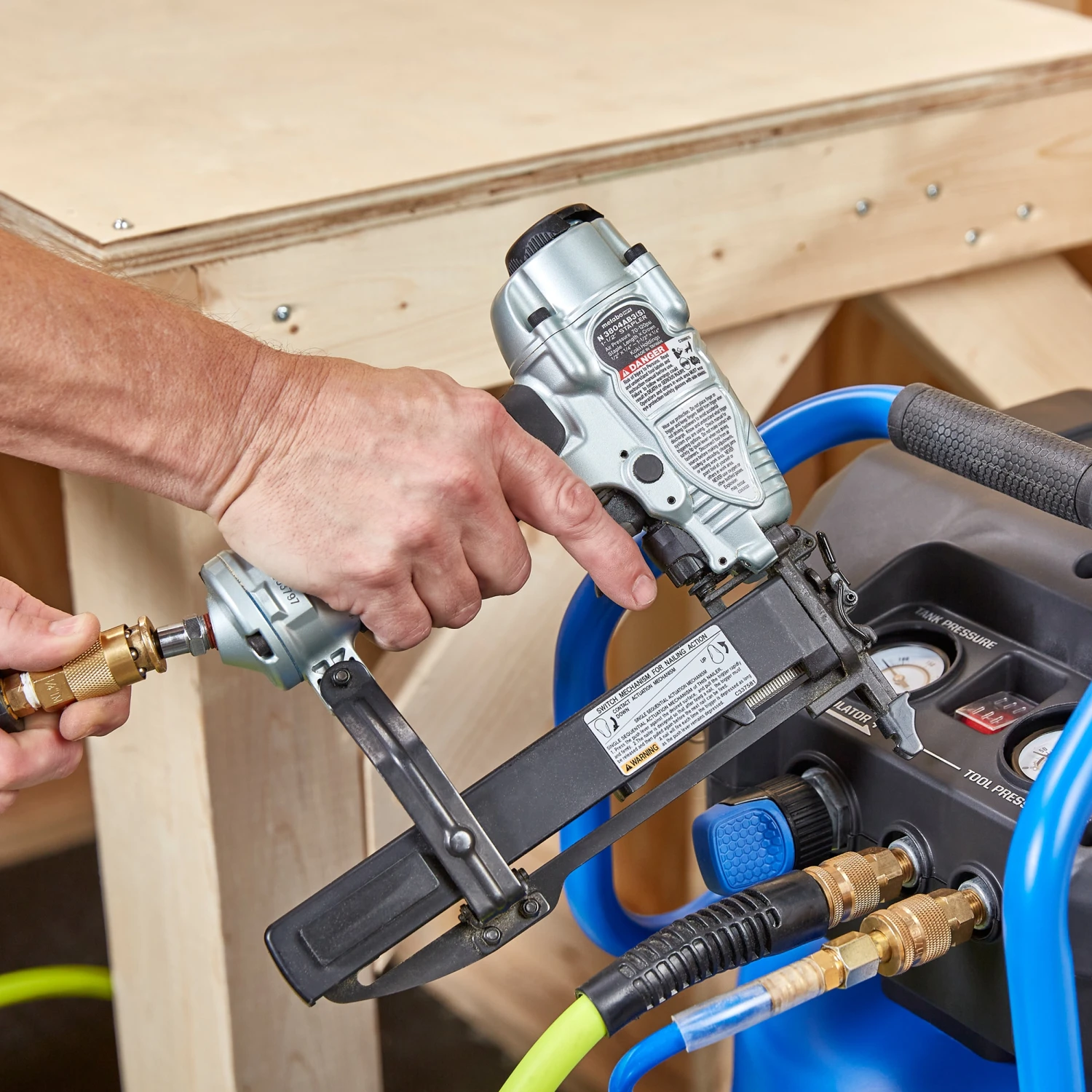 Kobalt Air Compressors 20-Gallon Single Stage Portable Corded Electric Vertical Air Compressor 7 Kobalt Air Compressors 20-Gallon Single Stage Portable Corded Electric Vertical Air Compressor - Image 7