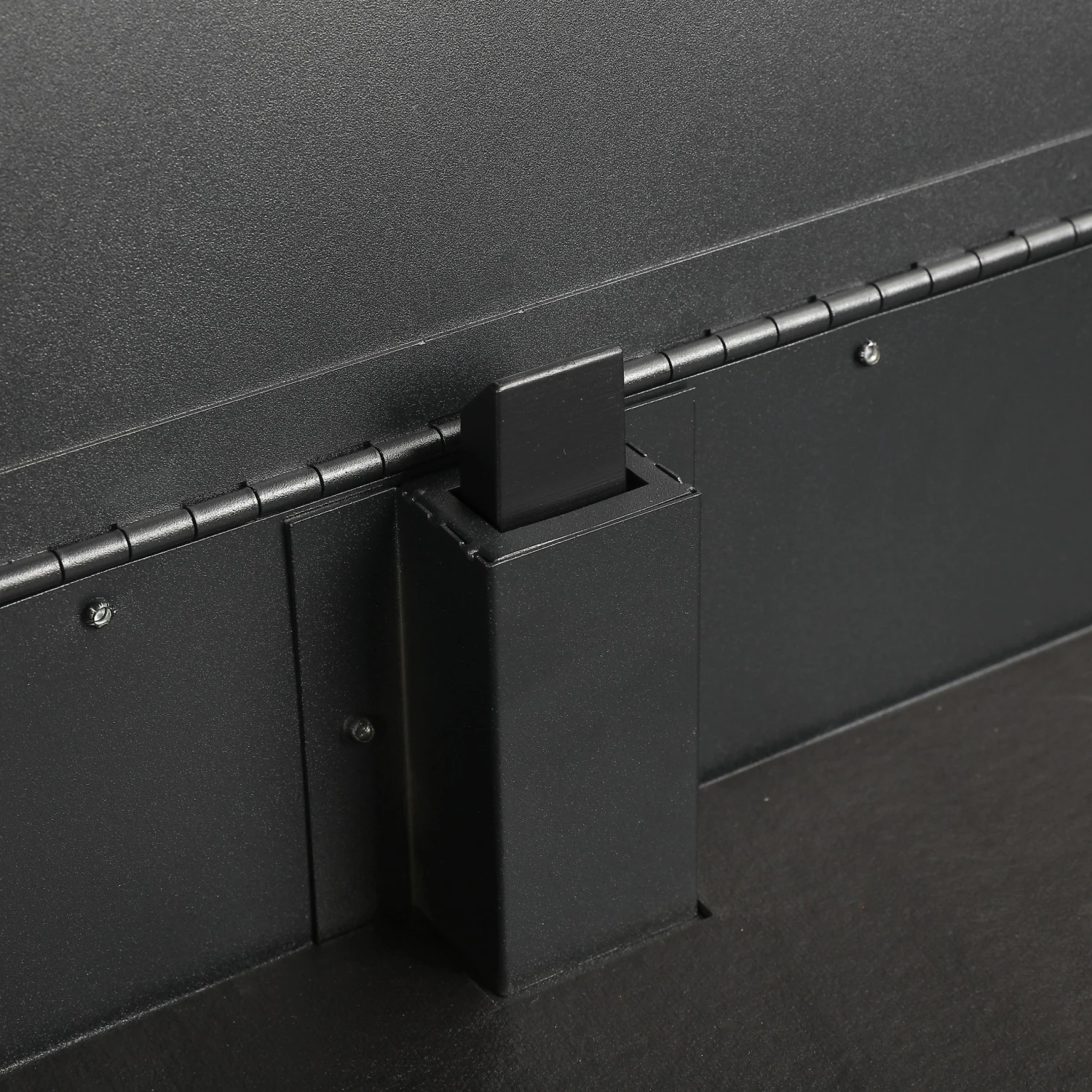 Kobalt Top Tool Chests 30.5-in W x 37.5-in H 3-Drawer Steel Tool Chest (Black) 12 Kobalt Top Tool Chests 30.5-in W x 37.5-in H 3-Drawer Steel Tool Chest (Black) - Image 12