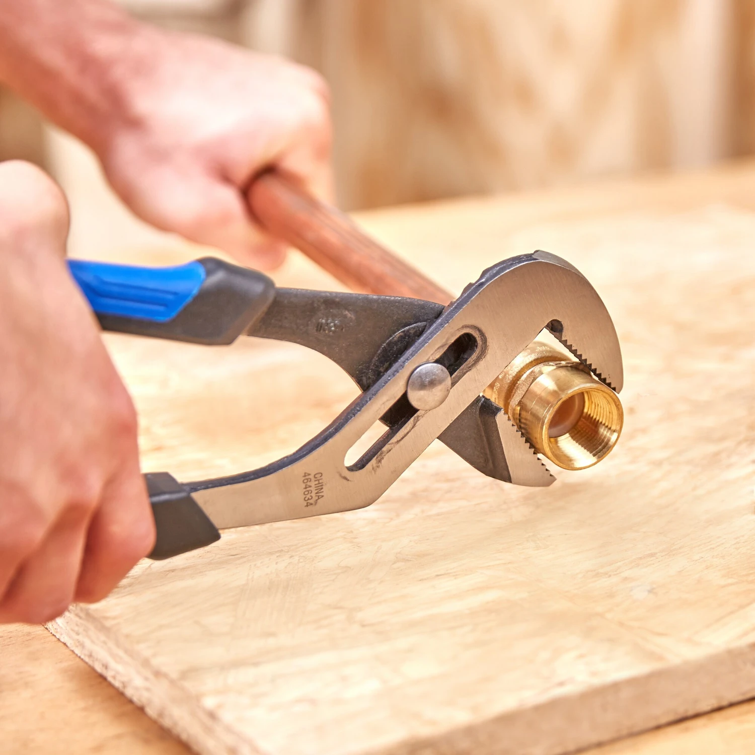 Kobalt 12-in Tongue and Groove Pliers 4 Kobalt 12-in Tongue and Groove Pliers - Image 4