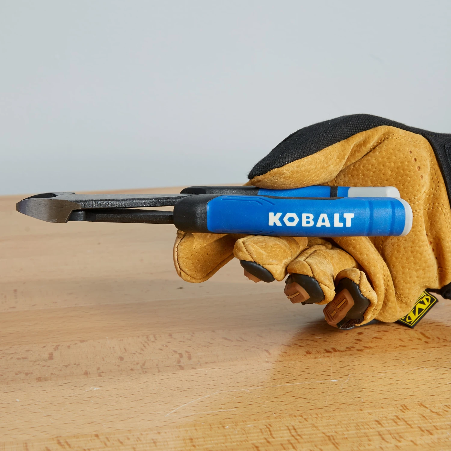 Kobalt 7.28-in Electrical Pliers with Wire Cutter 2 Kobalt 7.28-in Electrical Pliers with Wire Cutter - Image 2