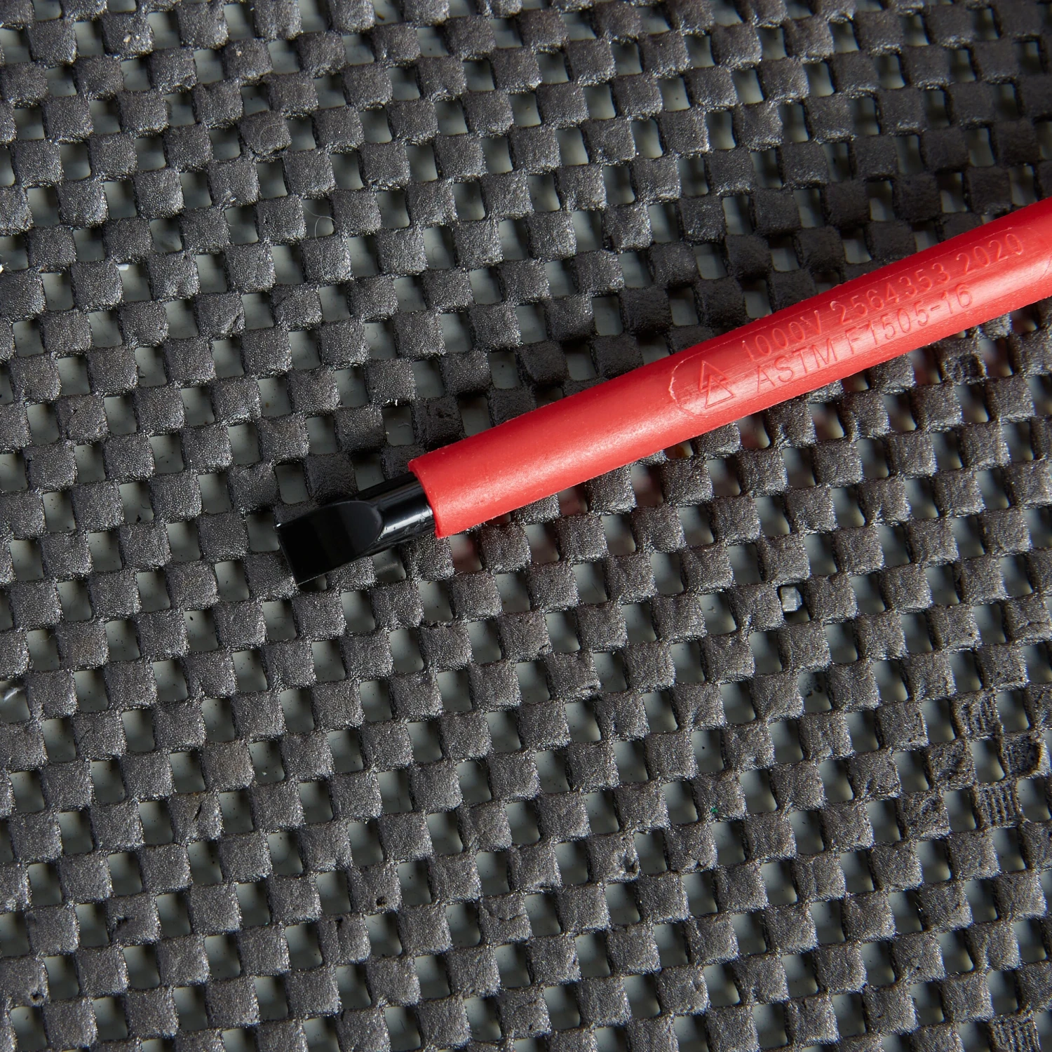 Kobalt Screwdrivers 3-Piece Handle Insulated Magnetic Set Assorted Screwdriver Set 3 Kobalt Screwdrivers 3-Piece Handle Insulated Magnetic Set Assorted Screwdriver Set - Image 3