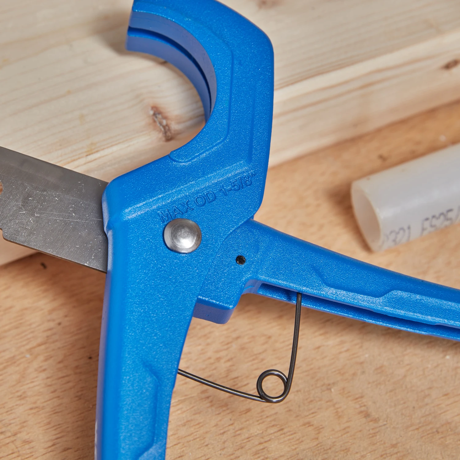 Kobalt Pipe Cutters 1-1/4-in Poly Tube Cutter 4 Kobalt Pipe Cutters 1-1/4-in Poly Tube Cutter - Image 4