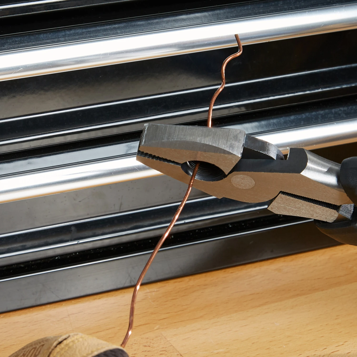 Kobalt 11.42-in Electrical Linesman Pliers with Wire Cutter 4 Kobalt 11.42-in Electrical Linesman Pliers with Wire Cutter - Image 4