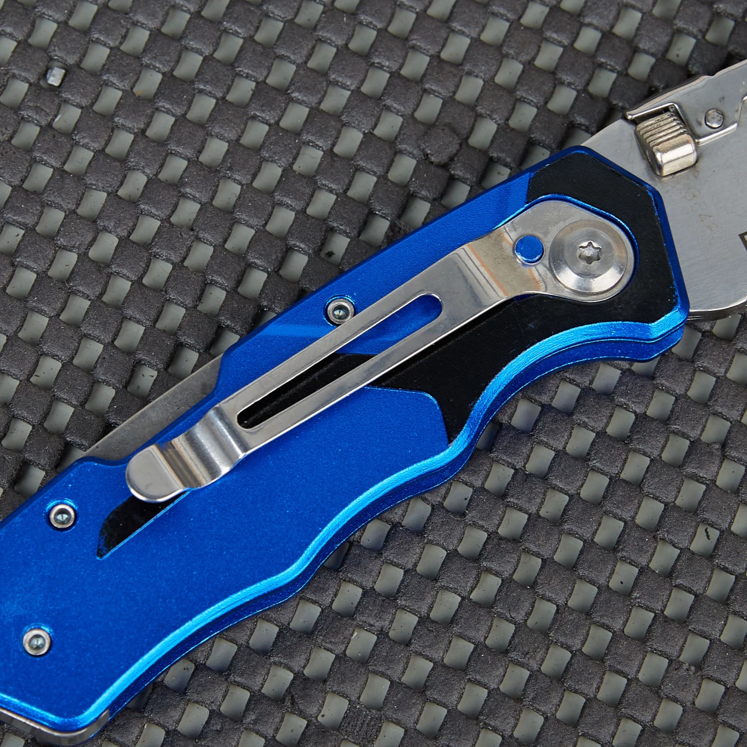 Kobalt Utility Knives 18mm 3-Blade Folding Utility Knife 5 Kobalt Utility Knives 18mm 3-Blade Folding Utility Knife - Image 5